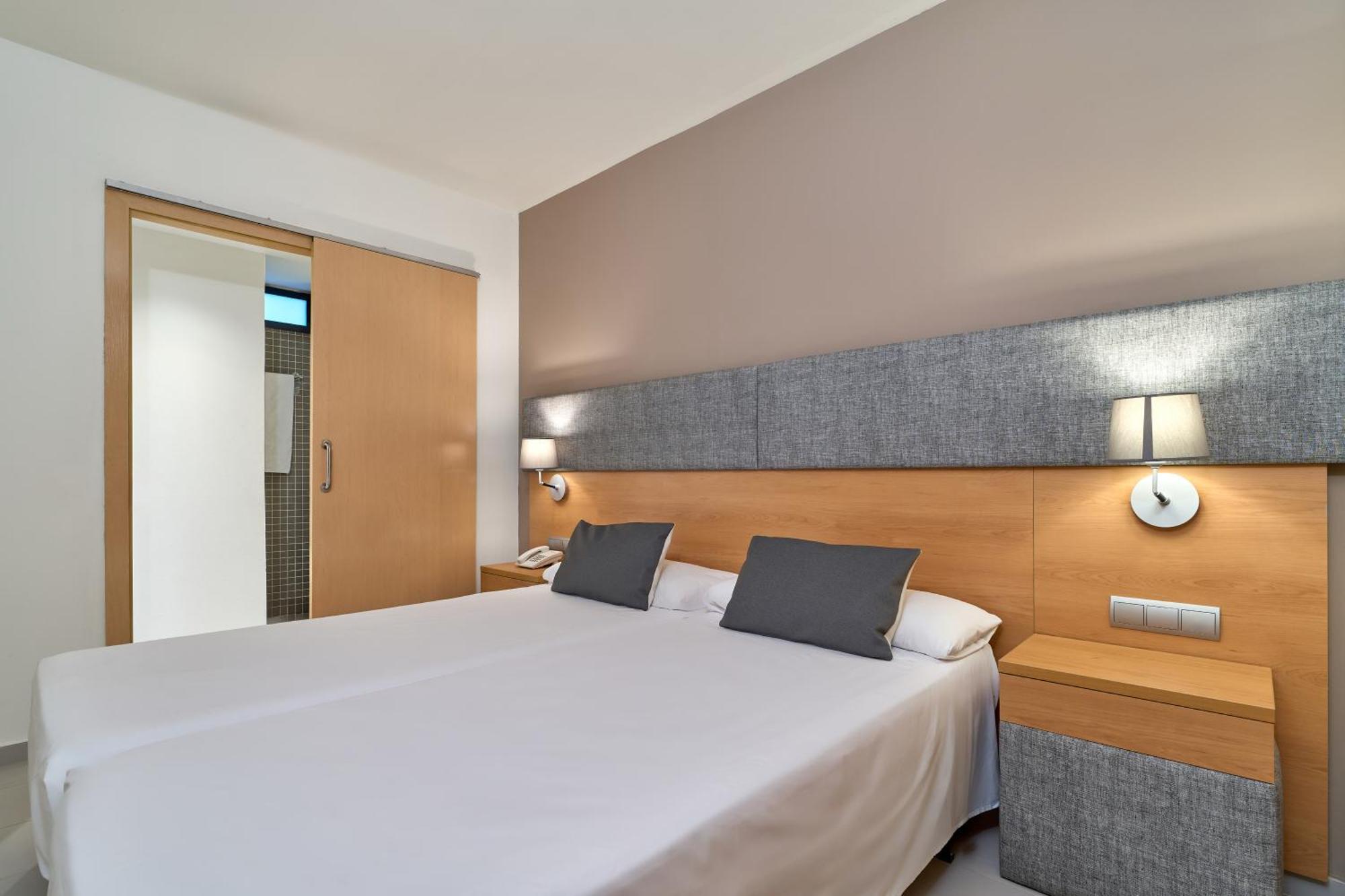 Habitación Doble con vistas parciales al mar